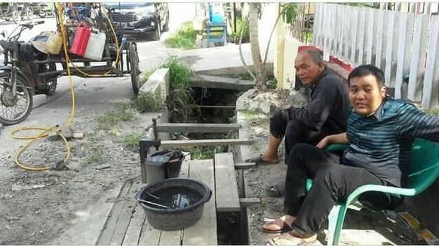 Inspiratif, Anak Tukang Tambal Ban di Sumut Lulus S3 di Usia 33 Tahun