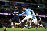 City mencoba sabar membuka pertahanan West Ham