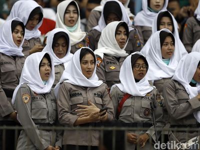 Begini Cara Tim Asmaul Husna Ademkan Bonek