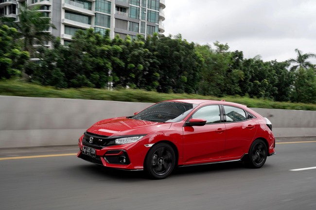 Tambah Emblem RS, Honda Civic Hatchback Makin Sporty?