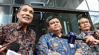 Muhammad Yusuf Ateh, Alexander Marwata, dan Pahala Nainggolan memberikan keterangan terkait pertemuan.