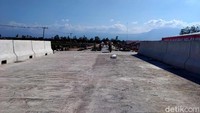Dari pantauan detikcom di lokasi proyek, Kamis (20/2/2020), pengerjaan tol ini terus dikebut, para pekerja pun sibuk di sana sini.
