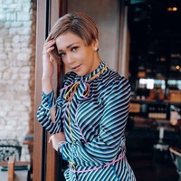 Juri Indonesian Idol Maia Estianty juga menggunakan platform Kitabisa untuk melakukan penggalangan dana melawan virus Corona. Bantu Rakyat dan Tenaga medis, demikian Maia menamai kampanye sosialnya. Dimulai hari ini Kamis (19/3/2020), Maia sudah berhasil mengumpulkan Rp 77 juta dari target Rp 100 juta penggalangan dana yang dilakukannya. Dana yang terkumpul nantinya akan digunakan untuk pembagian alat perlindungan diri bagi rakyat dan tenaga medis. Dan untuk biaya pengobatan serta pemeriksaan COVID-19 bagi masyarakat yang tidak mampu. Foto: Dok. Instagram @maiaestiantyreal