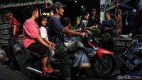 Sri Mulyani mengungkapkan alasan pemerintah mengusulkan hal tersebut karena efek yang ditimbulkan kendaraan berbahan bakar fosil adalah polusi yang juga berkontribusi pada perubahan iklim.
