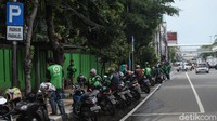 Ada 10 titik lokasi parkir on street atau parkir di bahu jalan yang diterapkan di lokasi tersebut. 