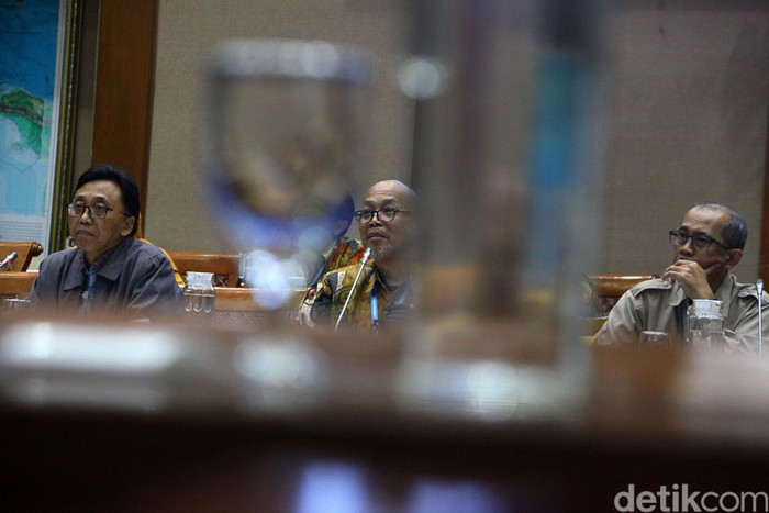 i Kepala Bapeten Jazi Eko Istiyanto juga menjawab pertanyaan bara anggota Komisi VII DPR