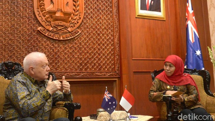 Dubes Australia Gary Quinlan Ao bertemu Gubernur Jatim Khofifah Indar Parawansa. Pertemuan ini membahas kerja sama di bidang pendidikan vokasi dan kemaritiman.