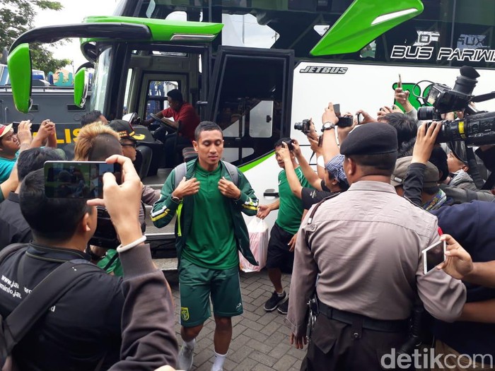 pemain Persebaya tiba di Stadion Gelora Delta Sidoajo