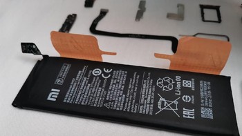 Baterai lithium yang ditanamkan pada ponsel menjadi salah satu bagian paling penting dari ponsel Xiaomi. Baterai Mi Note 10 Pro dibekali kapasitas 5.260 mAh. Foto: detikINET/Aisyah Kamaliah