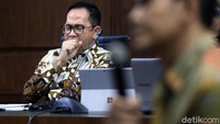 Jaksa pun sempat menanyakan kepada Ferdy terkait mobil yang diberikan kepada sejumlah artis.