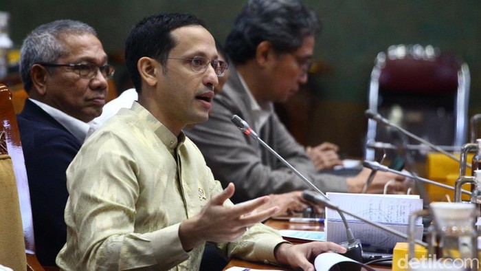 Mendikbud Nadiem Makarim mengaku jengkel karena dituding konflik kepentingan (conflict of interest) terkait bayar SPP menggunakan GoPay.