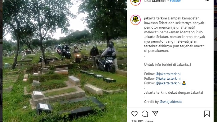 Pemotor terobos pemakaman