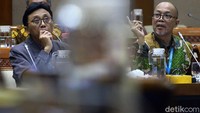 Selain meminta penjelasan Bapeten dan Batan soal temuan sisa limbah radioaktif di Batan Indah, Komisi VII ingin mengetahui sistem pengawasan sisa limbah radioaktif.