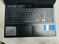 Keyboard di laptop gaming Dell G7 15 7590.