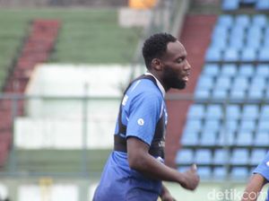 Striker Persib Geoffrey Castillion: Nasi Goreng Indonesia Memang Enak