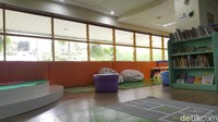Salah satu fasilitas yang ada di Perpustakaan Kemendikbud adalah ruang koleksi anak. Di dalam ruangan ini terdapat ragam dan puluhan buku anak-anak.  (Syanti/detikcom)