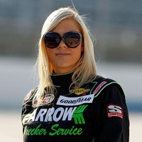 Sekitar sebulan sebelum tewas, Candace Muzny sempat berurusan dengan polisi karena menampar seorang pegawai salon manikur di Oklahama City. Pegawai itu ditampar lantaran berbicara dalam bahasa Vietnam di depan mantan pebalap NASCAR itu. (Foto: John Harrelson/Getty Images)