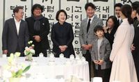 Sutradara dan Pemeran Film Parasite Dijamu Makan Siang Oleh Presiden Korea Selatan