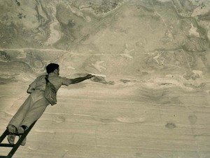 Misteri Jejak Kaki Dinosaurus di Langit-langit Gua Terungkap