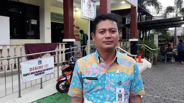 Anak-anak Rawajati Berenang di Ciliwung yang Meluap, Lurah Beri Imbauan