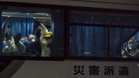 Para penumpang yang terinfeksi virus corona tersebut kemudian menjalani perawatan medis di rumah sakit. Getty Images/Tomohiro Ohsumi.