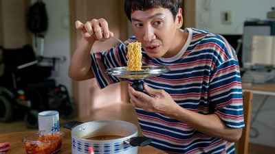 Lee Kwang Soo Rehat karena Kecelakaan, Begini Potret Seru Kulinernya