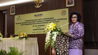 Ketua Umum Dharma Pertiwi Nanny Hadi menyampaikan apresiasinya kepada PLN karena telah bekerjasama mendorong program pengelolaan sampah ini.