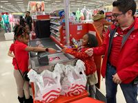 Hobi Belanja, Bocah Ini Rayakan Ulang Tahun di Dalam Supermarket