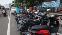 Pemerintah Provinsi DKI Jakarta menilai sering terjadi kesemrawutan parkir di Jalan Gajah Mada-Hayam Wuruk, Jakarta. Oleh karena itu, Pemprov membuat kebijakan parkir ganjil-genap di lokasi itu.
