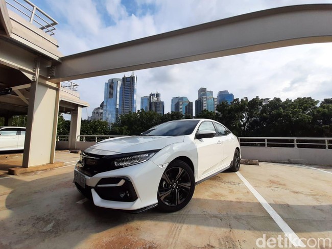 Tambah Emblem RS, Honda Civic Hatchback Makin Sporty?