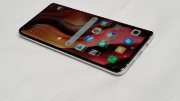 detikINET berkesempatan melihat proses pembongkaran ponsel Mi Note 10 Pro. Penasaran seperti apa jeroan ponsel seri flagship Xiaomi ini? Foto: detikINET/Aisyah Kamaliah