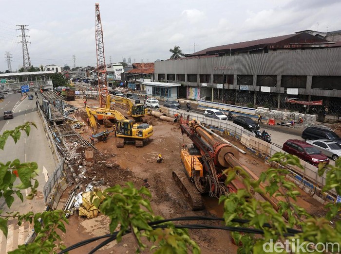 Pembangunan Underpass Senen Extension Pembangunan Underpass Senen Extension terus dikebut pengerjaannya. Underpass ini ditargetkan rampung pembangunannya pada akhir Desember 2020 mendatang.