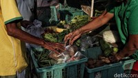 Dalam penjelasannya, Sri Mulyani mengusulkan tarif cukai plastik sebesar Rp 30.000 per kg kepada Komisi XI Dewan Perwakilan Rakyat (DPR). Dengan demikian pengenaan cukai plastik menjadi Rp 200 per lembar.
