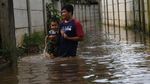 Cawang Kembali Terendam Banjir Imbas Luapan Sungai Ciliwung