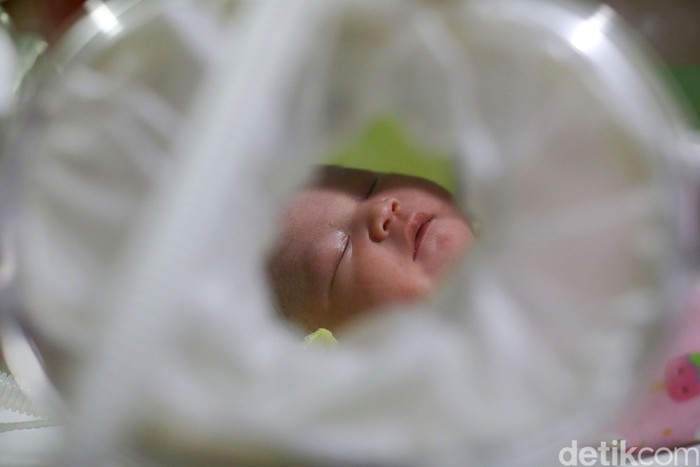 Kelahiran Bayi di Tanggal Cantik Proses persalinan di tanggal cantik kerap jadi momen yang dinanti oleh para orang tua. Proses persalinannya pun beragam ada yang sesar dan ada pula yang normal.