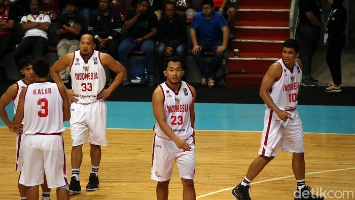 Korsel Bungkam Indonesia pada Kualifikasi FIBA Asia 2021 Tim basket putra Korea Selatan dengan menyakinkan membungkam tuan rumah tim putra basket Indonesia dengan skor telak (109-76), yang berlangsung di Sport Mal Kelapa Gading, Jakarta, Kamis (20/2/2020) malam.