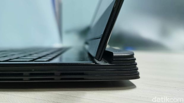 Bagian belakang laptop gaming Dell G7 15 7590.