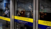Secara global, total 2.120 orang meninggal dunia akibat virus corona hingga Kamis (20/2) waktu setempat. Laporan CNN menyebut lebih dari 1.000 kasus virus corona terkonfirmasi di sedikitnya 26 negara dan dua wilayah khusus, Hong Kong dan Macau, di luar China daratan. Dengan demikian, sebut CNN, secara global jumlah kasus virus corona bertambah mencapai 76.262 kasus. AP Photo/Gemunu Amarasinghe.