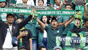 Ragam Aksi Bonek Demi Bajul Ijo