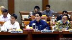Ekspresi Erick Thohir Saat Janji Genjot Laba BUMN di Depan DPR