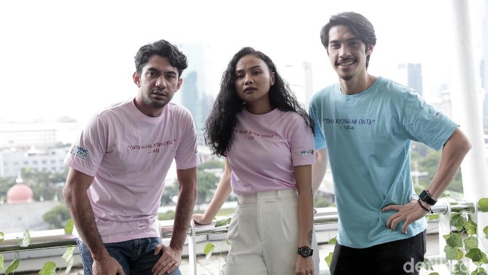 Toko Barang Mantan Para cast film Toko Barang Mantan saat berkunjung ke kantor detikcom.