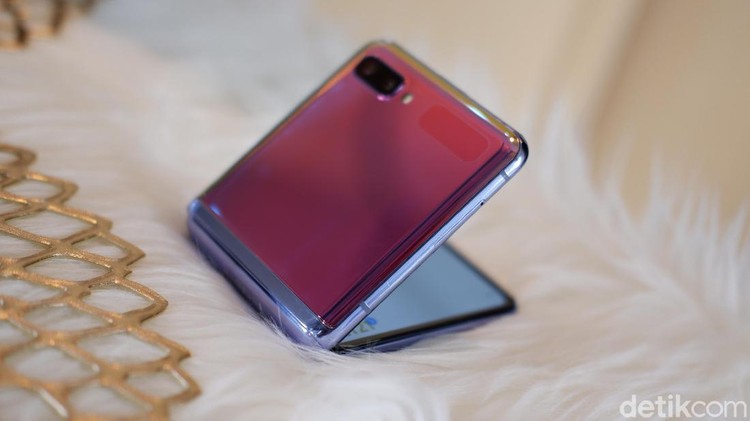 Galaxy Z Flop