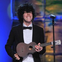 Laura Pergolizzi, atau lebih dikenal dengan nama panggung LP, adalah seorang musisi asal New York, yang populer dengan lagunya Lost On You. Penyanyi 38 tahun ini kerap berperawakan maskulin yang membuat penampilannya berada di antara gaya pria dan wanita. Foto: Theo Wargo/ Getty Images