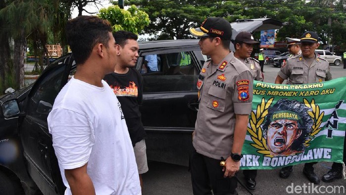 Polisi Ajak Rombongan Asal Tuban Untuk Nobar Di Lamonga