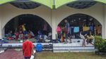 Pekalongan Terendam Banjir, Warga Mengungsi ke Masjid