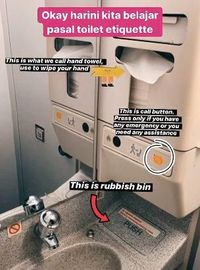 Kesal Penumpang Jorok, Pramugara Ini Beri Tutorial Pemakaian Toilet di Pesawat