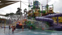 Taman air ini buka mulai pukul 11.00-18.30 WIB di hari kerja. Sedangkan weekend buka lebih pagi dari pukul 08.00-18.30 WIB. (Bonauli)