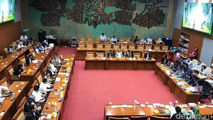 Mendikbud Nadiem raker dengan Komisi X DPR. (Foto: Zhacky/detikcom)