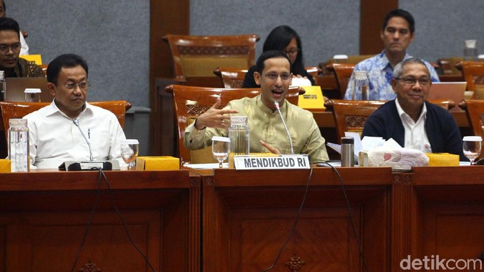 Mendikbud Nadiem Makarim mengaku jengkel karena dituding konflik kepentingan (conflict of interest) terkait bayar SPP menggunakan GoPay.
