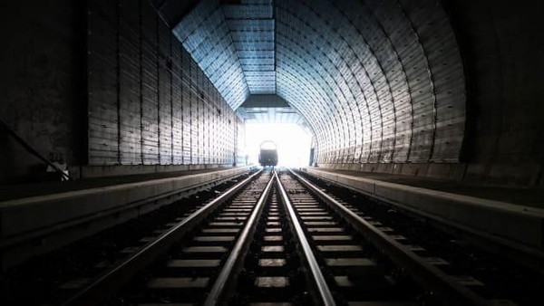 Ketika melewati Gotthard Base Tunnel, tidak ada lagi pemandangan dari ketinggian. Suhu di dalamnya bisa mencapai 40 derajat celcius (Foto: CNN) Ketika melewati Gotthard Base Tunnel, tidak ada lagi pemandangan dari ketinggian. Suhu di dalamnya bisa mencapai 40 derajat celcius (Foto: CNN)